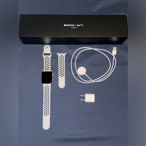 Nike+ Apple Watch Series 3 42mm GPS Silver Good Condition Small Scratch - Picture 1 of 5